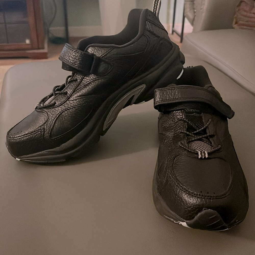 BRAND NEW Black Dr Comfort Women’s velcro shoes